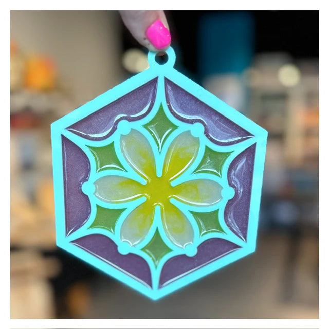 04/16/26 (Thurs@6pm) ✨ Sip & Sparkle Ladies Night – $40 Mini Resin Sun Catchers ✨